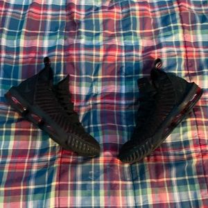 Lebron 16 Breds